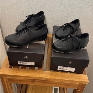 Kids tap shoe by Leo - full sole “NEW NEVER USED”